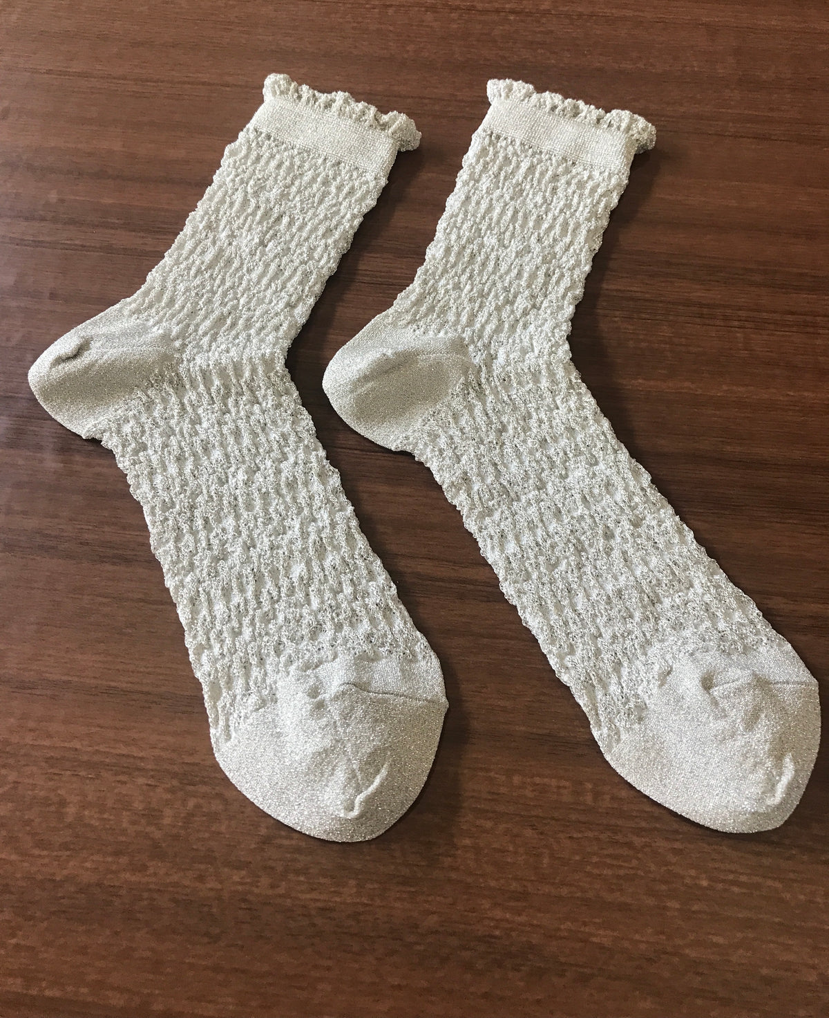 Lame Float Socks by 靴下良品